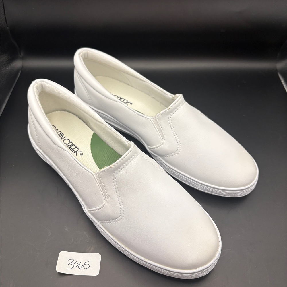 Cabin Creek White leather Slip-On Sneakers size 6